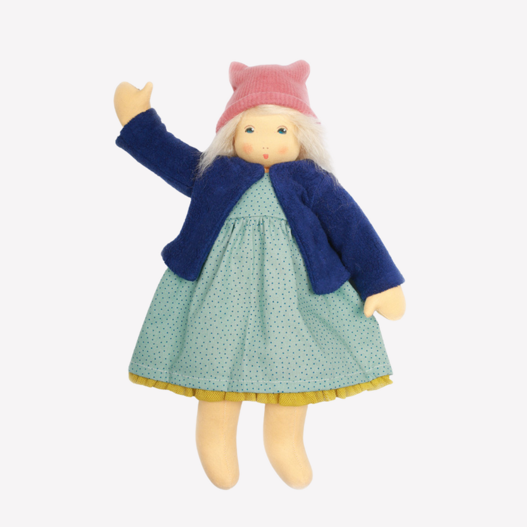 Children love to imagine and create stories and this beautiful doll is a just right companion to help play out those ideas. Perhaps a beach or backyard pool party scene. The world of imagination awaits. Wonderfully charming and adorable to look at, the subtle expression is calming and comforting. At the end of the day this amazing doll is the perfect bedtime listener and cozy pal. Nachen Natur
