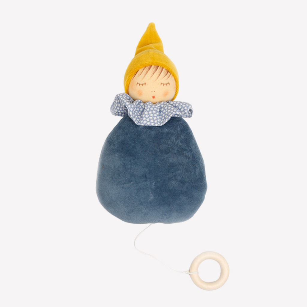 Nachen Natur - Dream King Perfect for baby to drift of to fairytale dreamland with a sweet, soft, cuddly friend. Lovingly handmade to be just right for tiny hands to grasp and hold. Soothing, cozy, wonderfully soft and adorable to look at. Soft music will soothe and comfort. Great at home or on the go and a perfect gift!