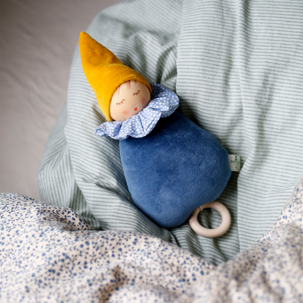 Dream King - Nanchen Natur - Best Seller Perfect for baby to drift of to fairytale dreamland with a sweet, soft, cuddly friend. Lovingly handmade to be just right for tiny hands to grasp and hold. Soothing, cozy, wonderfully soft and adorable to look at. Soft music will soothe and comfort. Great at home or on the go and a perfect gift! Each sold separately.  Organic