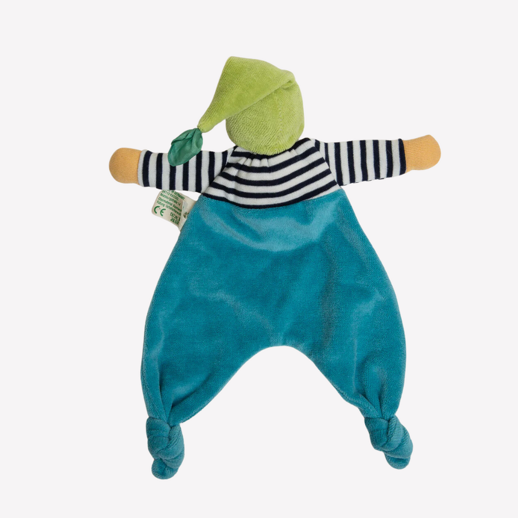 Nachen nature – Forest Elf This forest elf is so cuddly and easy to grasp. A charming first friend and nap mate with a sweet expression and bright colors that are sure to entice your little one. Knotted ends are perfect for soothing teething gums. Wonderful for naptime or anytime!