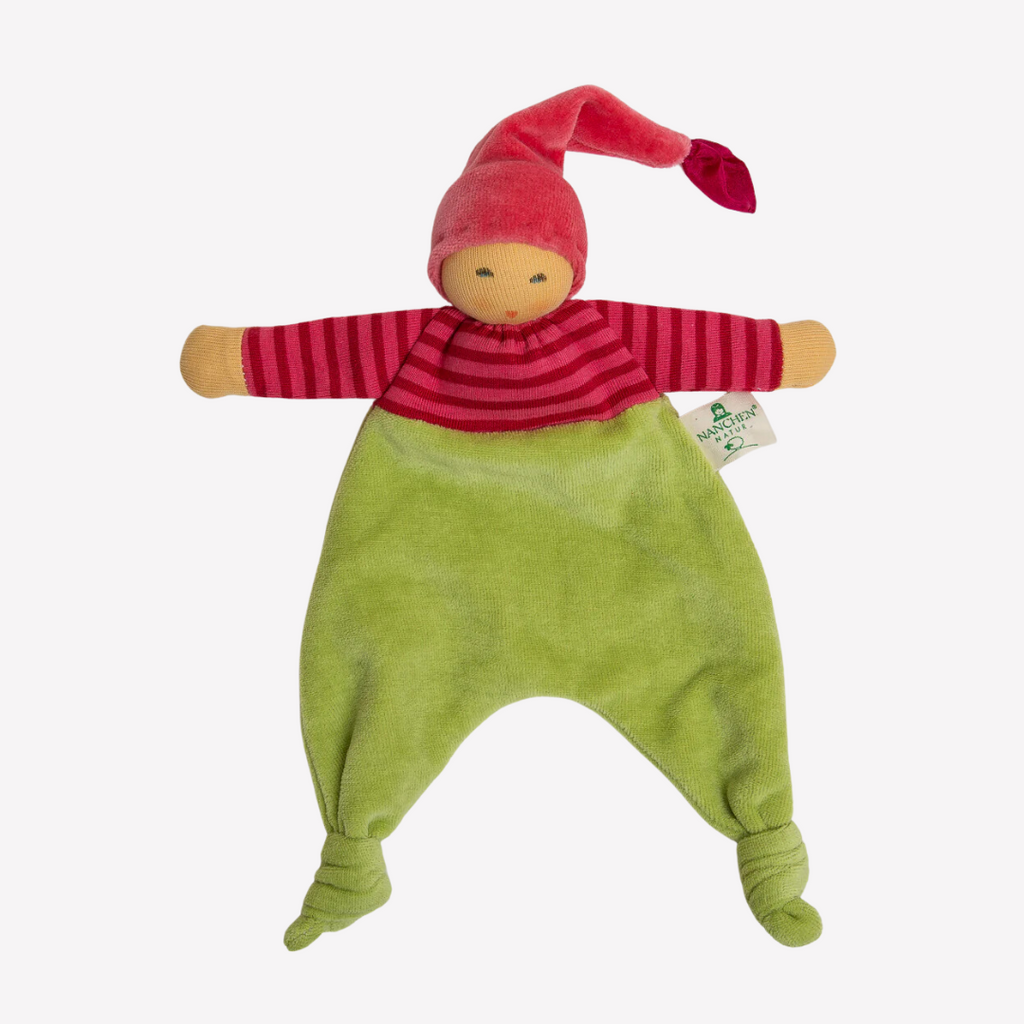 Nachen nature – Forest Elf This forest elf is so cuddly and easy to grasp. A charming first friend and nap mate with a sweet expression and bright colors that are sure to entice your little one. Knotted ends are perfect for soothing teething gums. Wonderful for naptime or anytime!