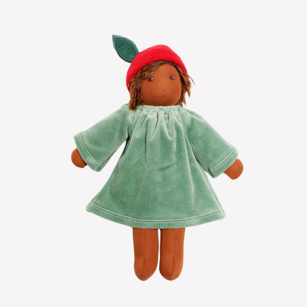 Children love to imagine and create stories and this beautiful doll is a just right companion to help play out those ideas, perhaps a garden party or flower picking scene or a friend along on a walk. The world of imagination awaits. Wonderfully charming and adorable to look at, the subtle expression is calming and comforting. At the end of the day this amazing doll is the perfect bedtime listener and cozy pal. Nachen Natur