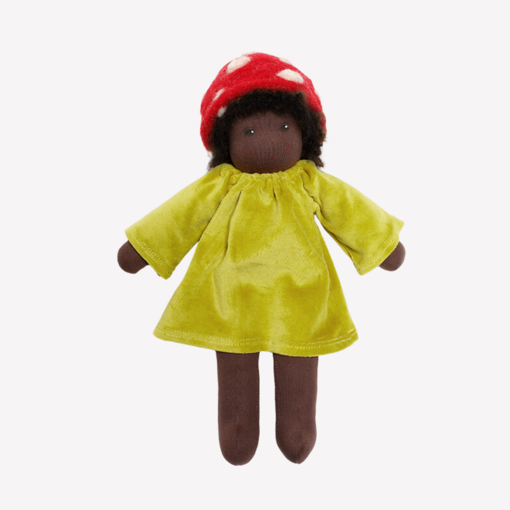 Children love to imagine and create stories and this beautiful doll is a just right companion to help play out those ideas, perhaps a garden party or flower picking scene or a friend along on a walk. The world of imagination awaits. Wonderfully charming and adorable to look at, the subtle expression is calming and comforting. At the end of the day this amazing doll is the perfect bedtime listener and cozy pal. Nachen Natur