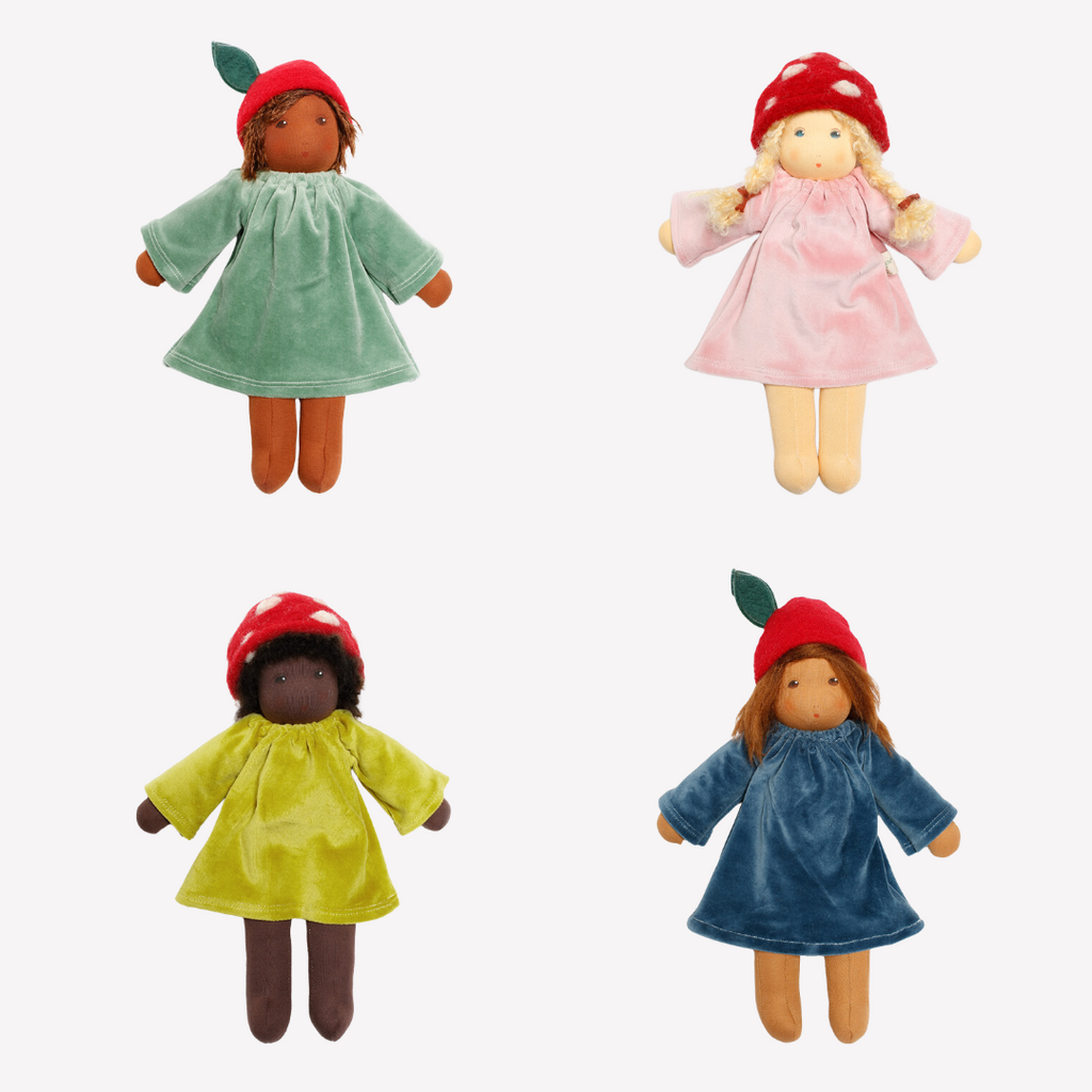Children love to imagine and create stories and this beautiful doll is a just right companion to help play out those ideas, perhaps a garden party or flower picking scene or a friend along on a walk. The world of imagination awaits. Wonderfully charming and adorable to look at, the subtle expression is calming and comforting. At the end of the day this amazing doll is the perfect bedtime listener and cozy pal. Nachen Natur