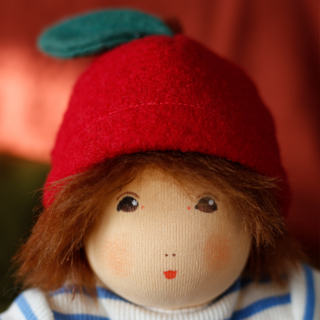 Children love to imagine and create stories and this beautiful doll is a just right companion to help play out those ideas, perhaps a garden party or flower picking scene or a friend along on a walk. The world of imagination awaits. Wonderfully charming and adorable to look at, the subtle expression is calming and comforting. At the end of the day this amazing doll is the perfect bedtime listener and cozy pal. Nachen Natur