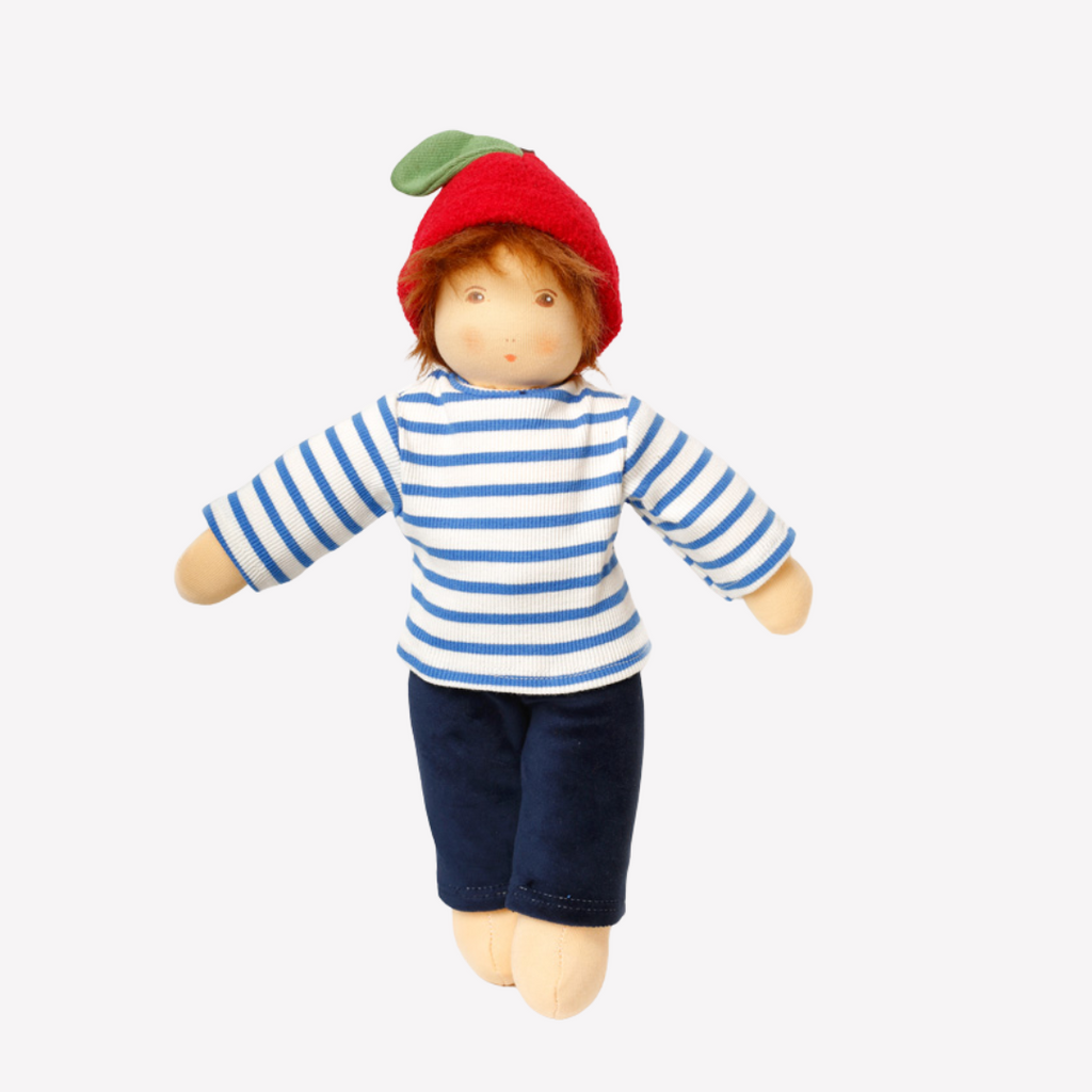 Children love to imagine and create stories and this beautiful doll is a just right companion to help play out those ideas, perhaps a garden party or flower picking scene or a friend along on a walk. The world of imagination awaits. Wonderfully charming and adorable to look at, the subtle expression is calming and comforting. At the end of the day this amazing doll is the perfect bedtime listener and cozy pal. Nachen Natur