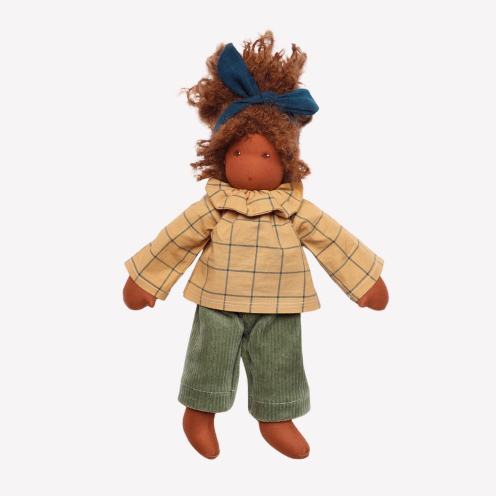 Children love to imagine and create stories and this beautiful doll is a just right companion to help play out those ideas, perhaps a tea party scene or a friend along on a walk. The world of imagination awaits. At the end of the day this amazing doll is the perfect bedtime listener and cozy pal. Nachen Natur