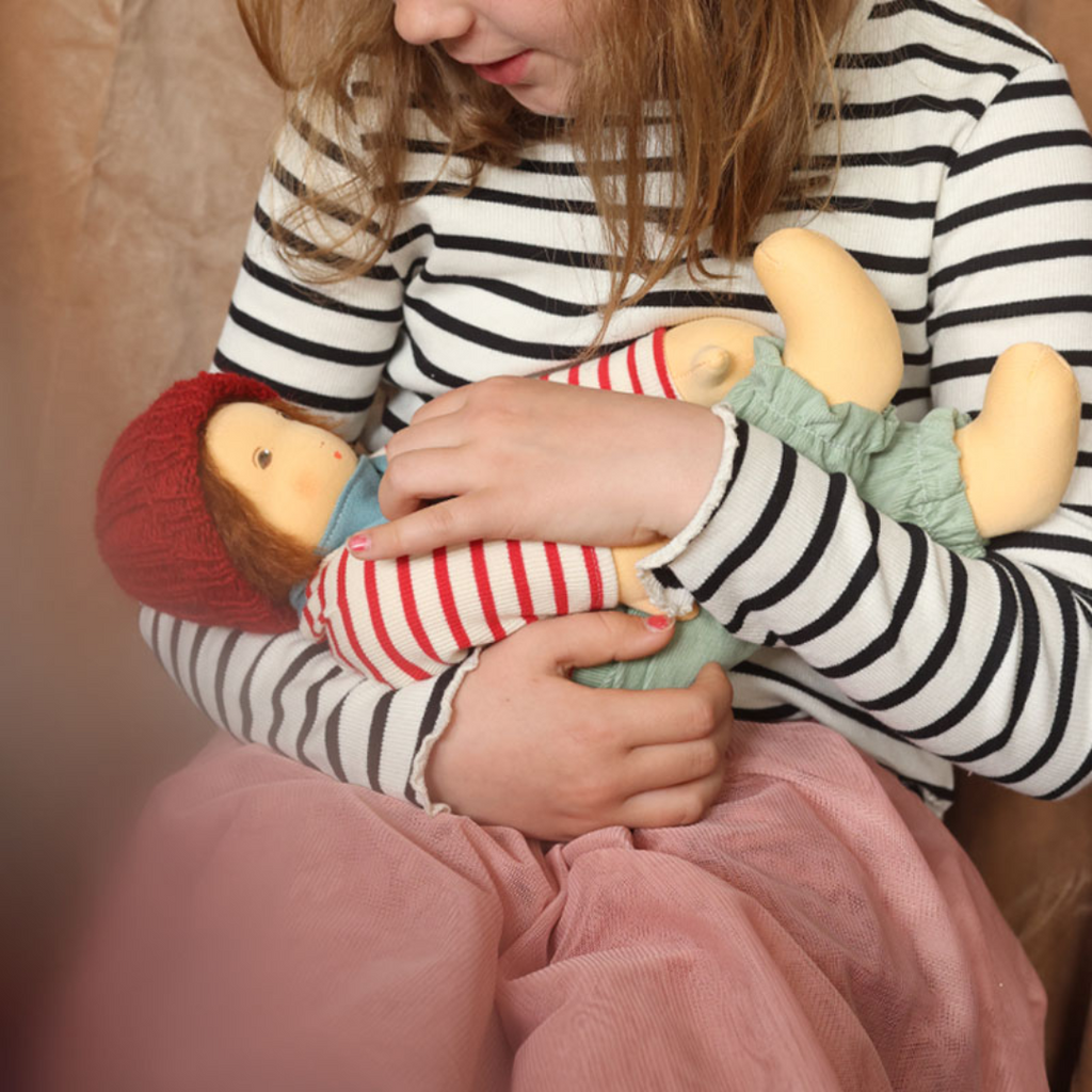 Children love to imagine and create stories and this beautiful doll is a just right companion to help play out those ideas, perhaps a tea party scene or a friend along on a walk. The world of imagination awaits. Wonderfully charming and adorable to look at, the subtle expression is calming and comforting. At the end of the day this amazing doll is the perfect bedtime listener and cozy pal. Nachen Natur