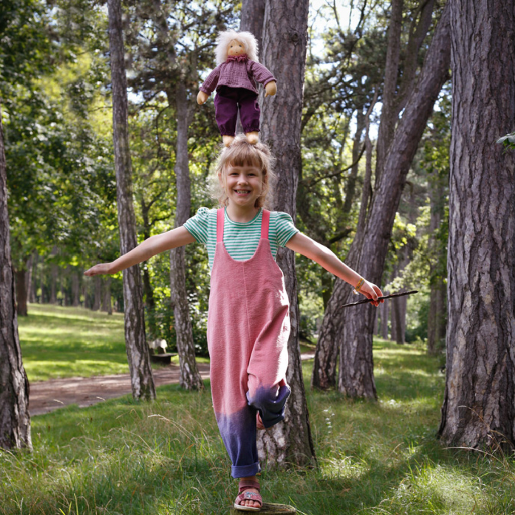 Children love to imagine and create stories and this beautiful doll is a just right companion to help play out those ideas, perhaps a tea party scene or a friend along on a walk. The world of imagination awaits. Wonderfully charming and adorable to look at, the subtle expression is calming and comforting. At the end of the day this amazing doll is the perfect bedtime listener and cozy pal. Nachen Natur