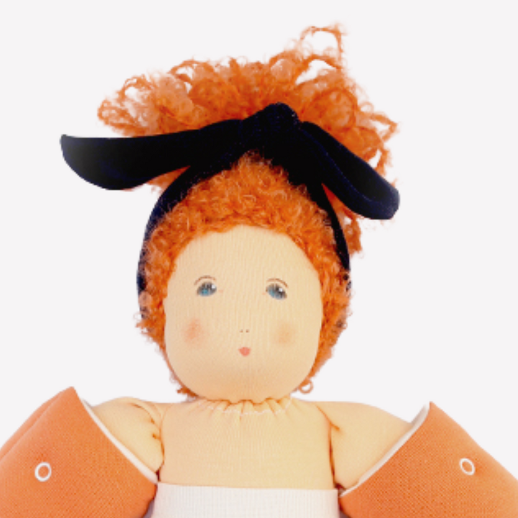 Children love to imagine and create stories and this beautiful doll is a just right companion to help play out those ideas. Perhaps a beach or backyard pool party scene. The world of imagination awaits. Wonderfully charming and adorable to look at, the subtle expression is calming and comforting. At the end of the day this amazing doll is the perfect bedtime listener and cozy pal. Nachen Natur