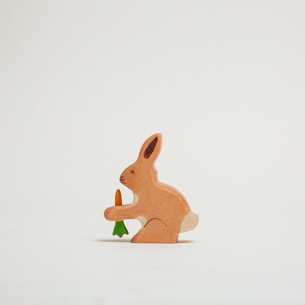 Hare With Carrot - Holztiger - Wooden Figure - The Acorn Store - Décor This lovely hare looks rather pleased with himself having bagged a delicious carrot to chew on. Grasping hold of the carrot between his paws just as they do in real life. Let’s hope the farmer doesn't catch him raiding the fields! Perfect for teaming up with other woodland creatures and forest friends.