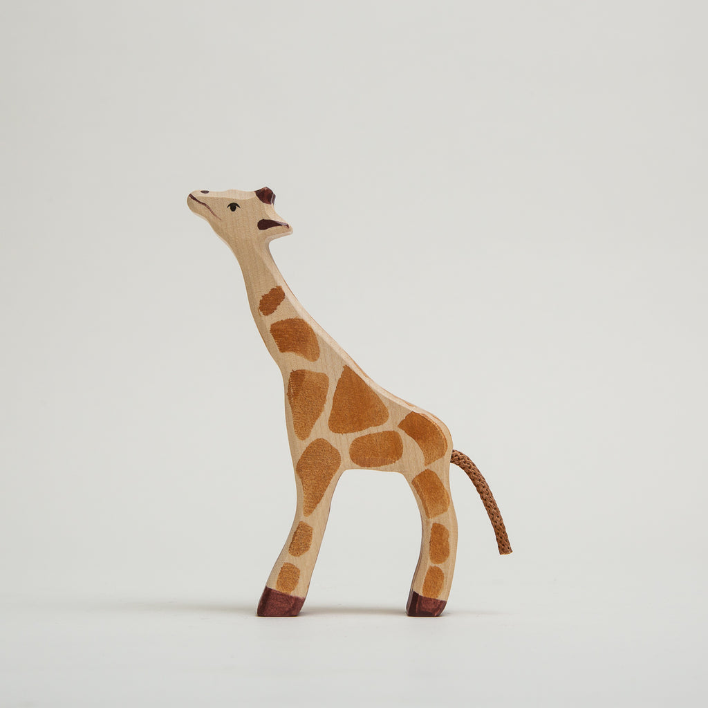 Giraffe Feeding - Small - Holztiger - The Acorn Store - Décor