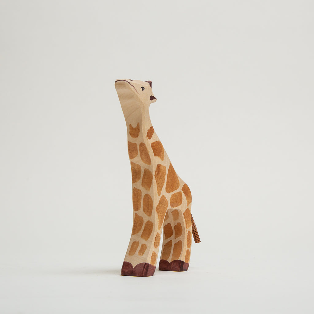 Giraffe Feeding - Small - Holztiger - The Acorn Store - Décor