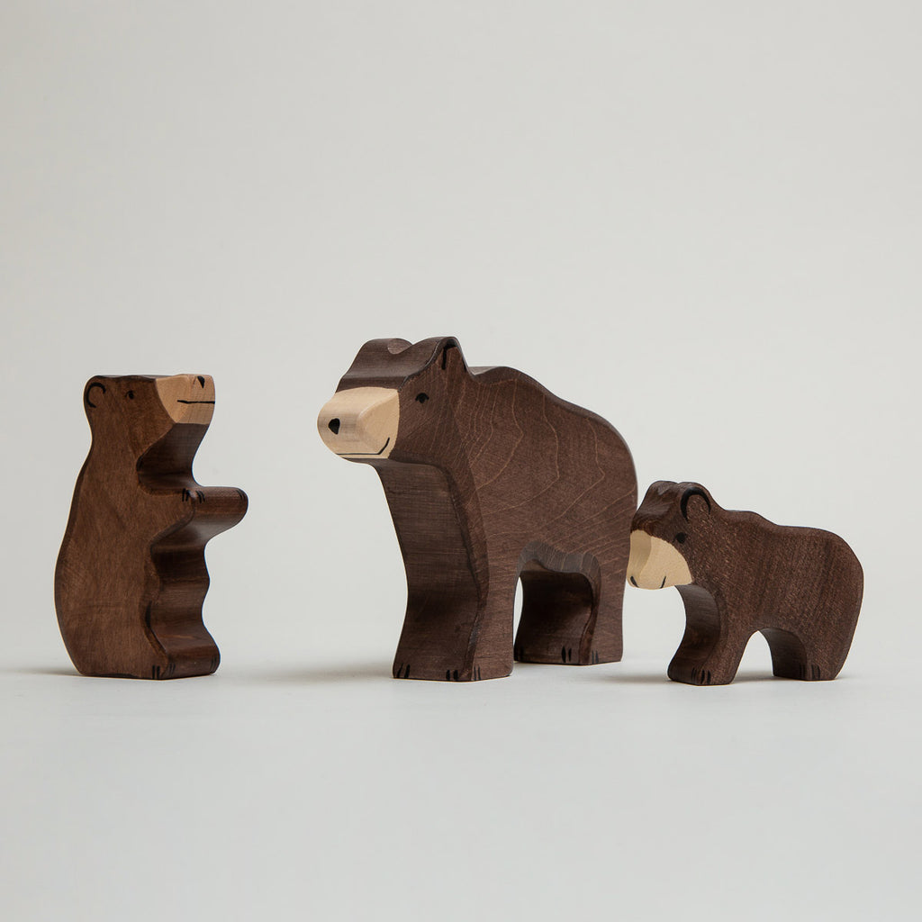 Bear Feeding - Brown - Holztiger - The Acorn Store - Décor